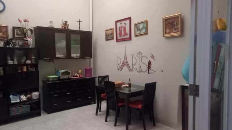 dijual rumah manyar tirtoasri