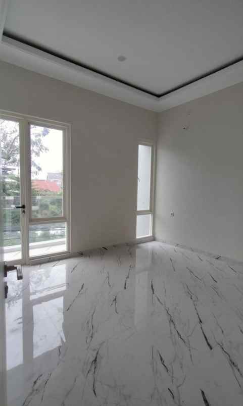 dijual rumah manyar tirtomoyo