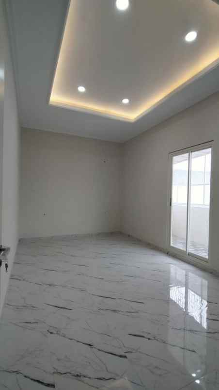 dijual rumah manyar tirtomoyo