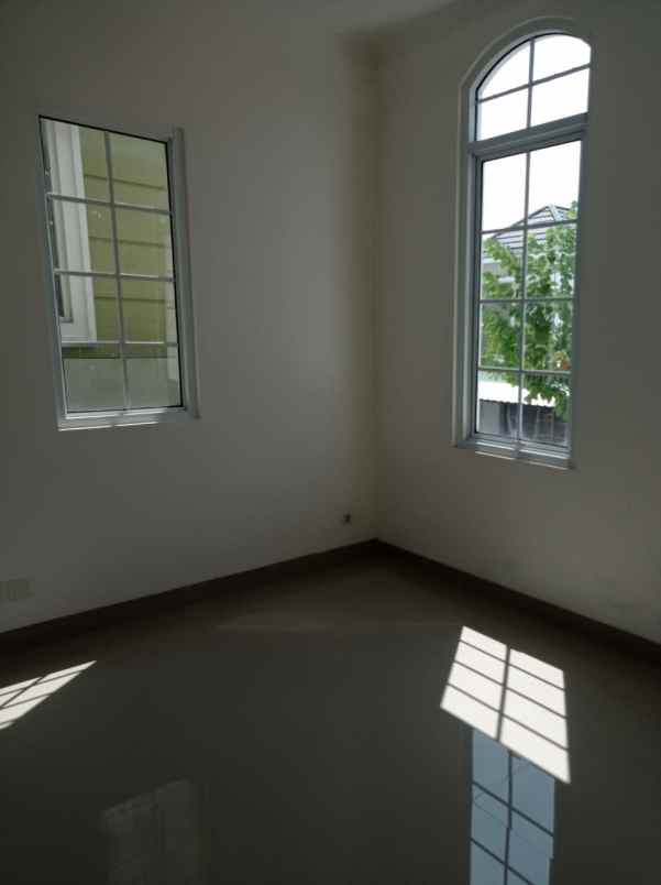 dijual rumah manyaran