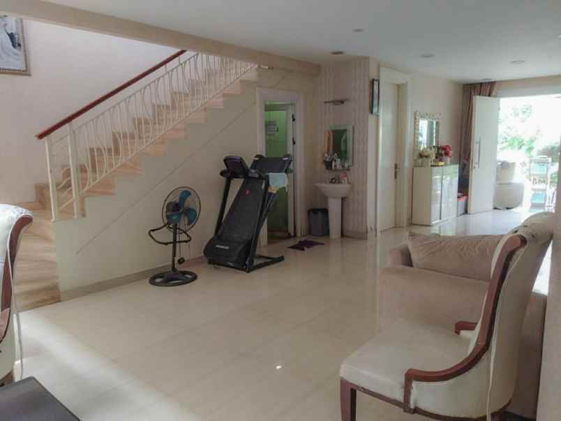 dijual rumah meruya residence