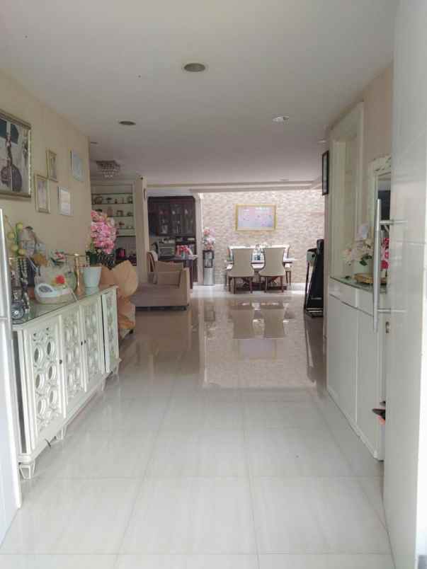 dijual rumah meruya residence