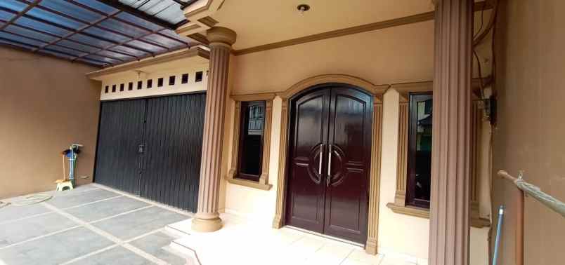 dijual rumah meruya utara
