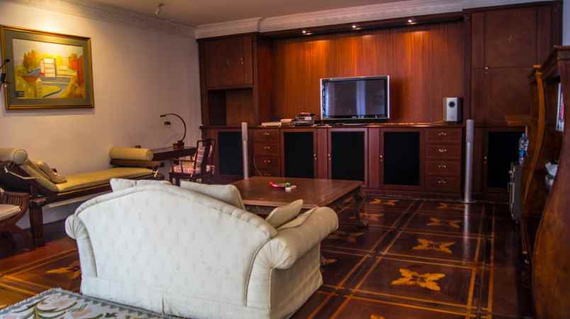 dijual rumah mewah 2 lantai kuningan jakarta selatan