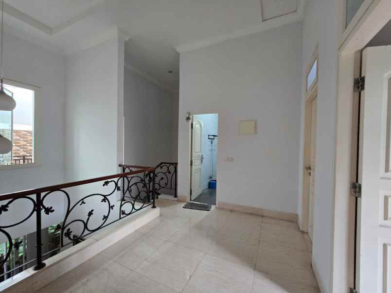 dijual rumah mewah siap huni di legenda wisata cibubur