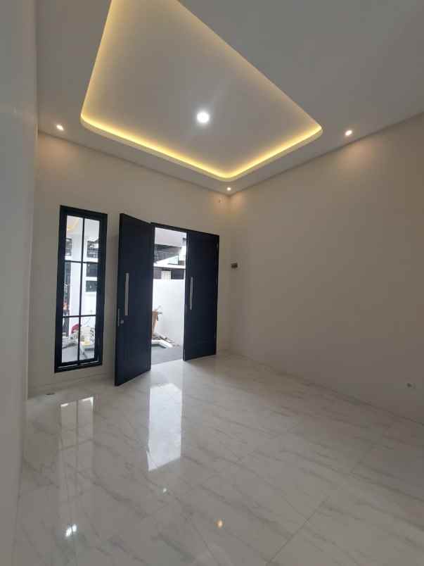 dijual rumah pakis
