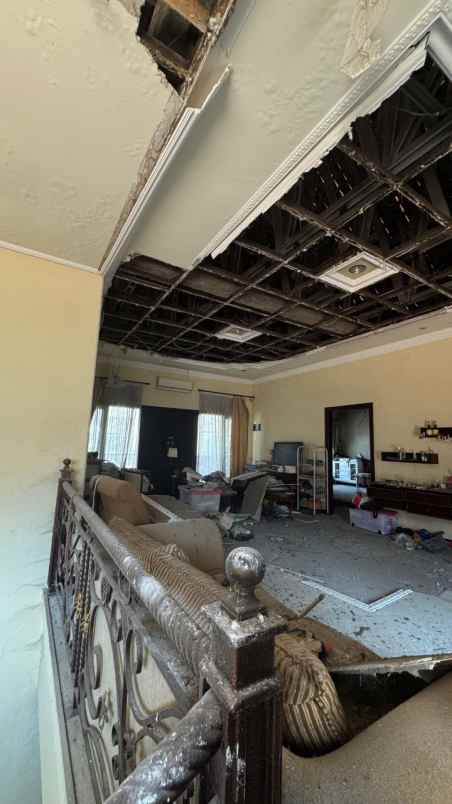 dijual rumah pakuwon city