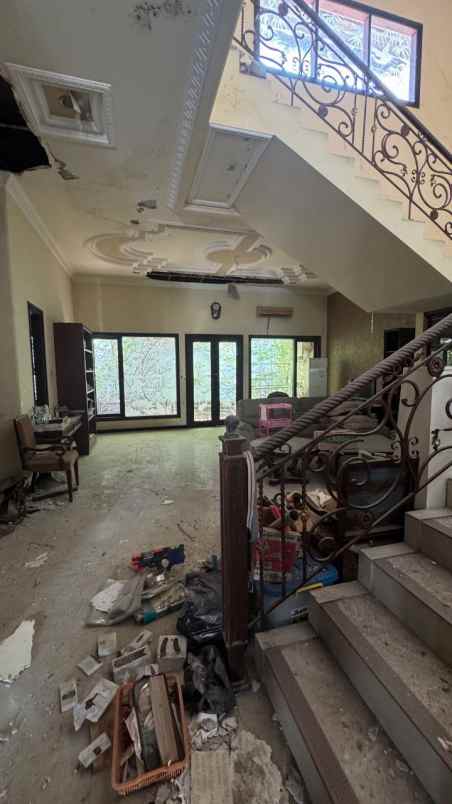 dijual rumah pakuwon city