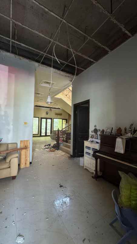 dijual rumah pakuwon city