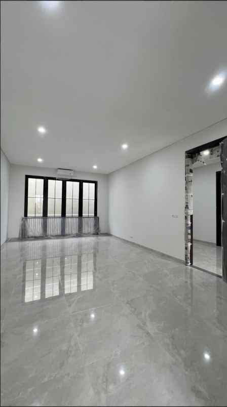 dijual rumah pakuwon city