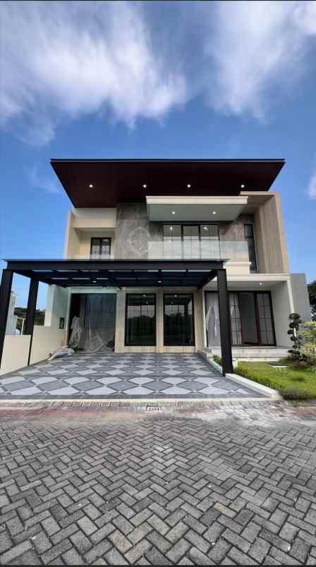 dijual rumah pakuwon city