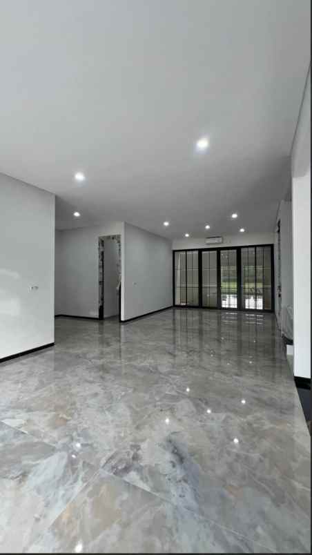 dijual rumah pakuwon city
