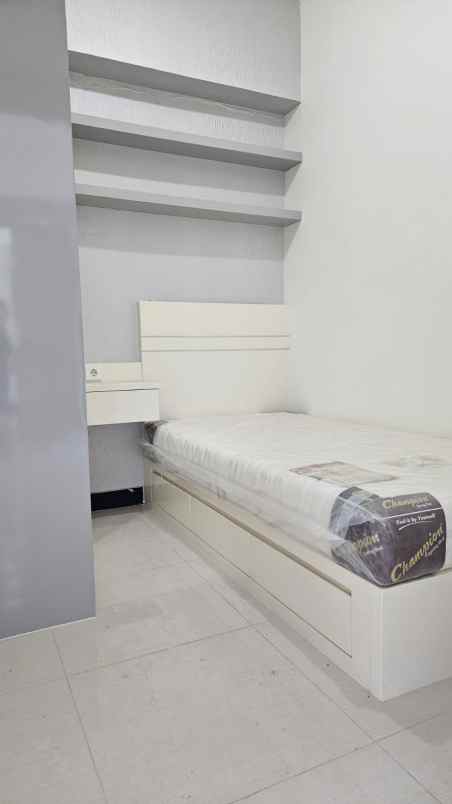 dijual rumah pakuwon city amor