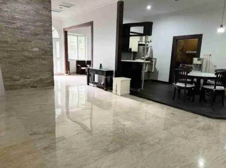 dijual rumah pakuwon city san diego