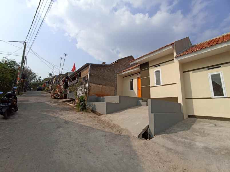 dijual rumah parakanmuncang
