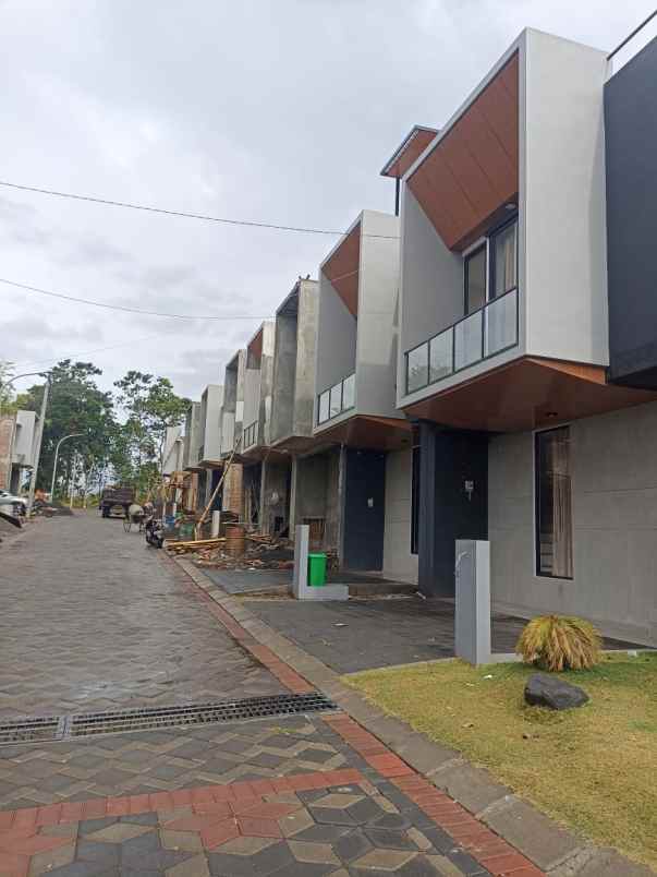 dijual rumah parama panderman hills