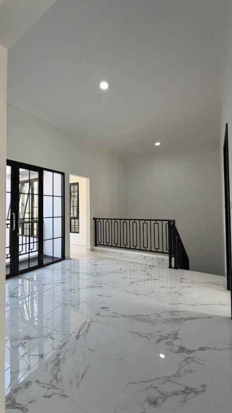 dijual rumah pbi araya golf malang