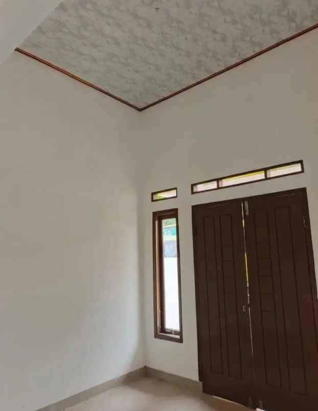 dijual rumah perum mahkota residence