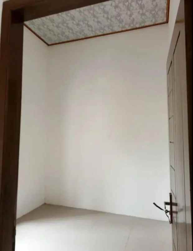 dijual rumah perum mahkota residence