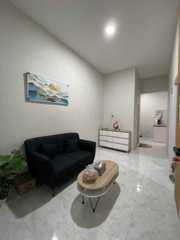 dijual rumah perum mutiara gading