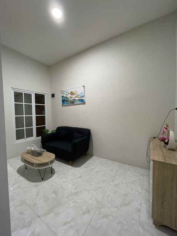 dijual rumah perum mutiara gading