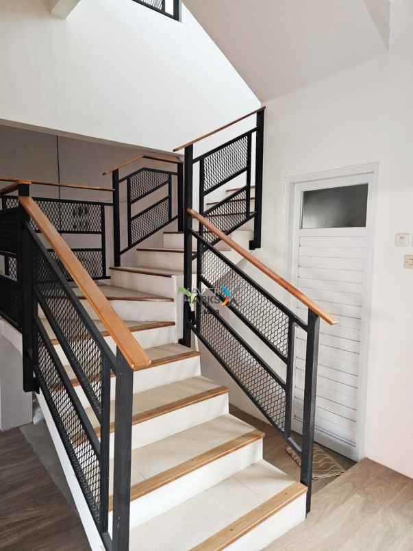 dijual rumah perumahan bukit randu