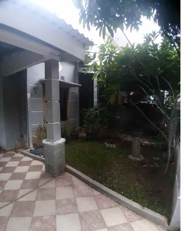 dijual rumah perumahan jatinegara indah
