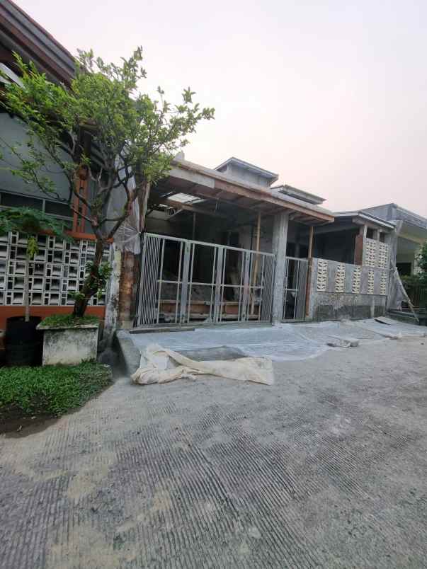 dijual rumah perumnas depok utara