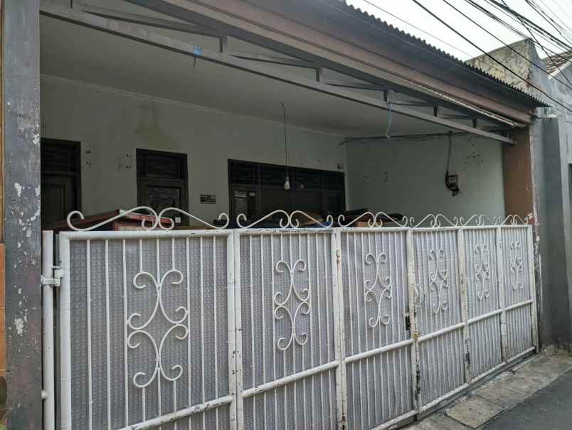 dijual rumah perumnas klender duren sawit