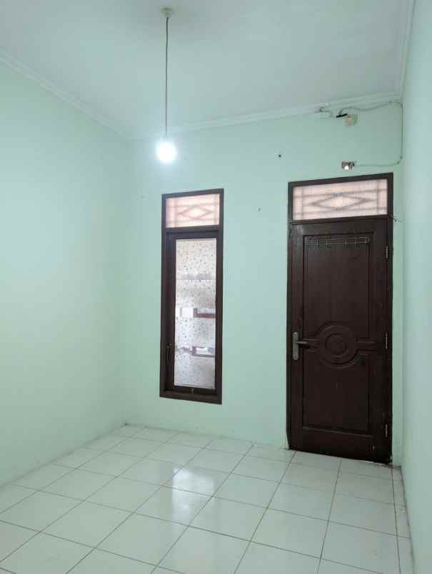 dijual rumah perumnas klender duren sawit