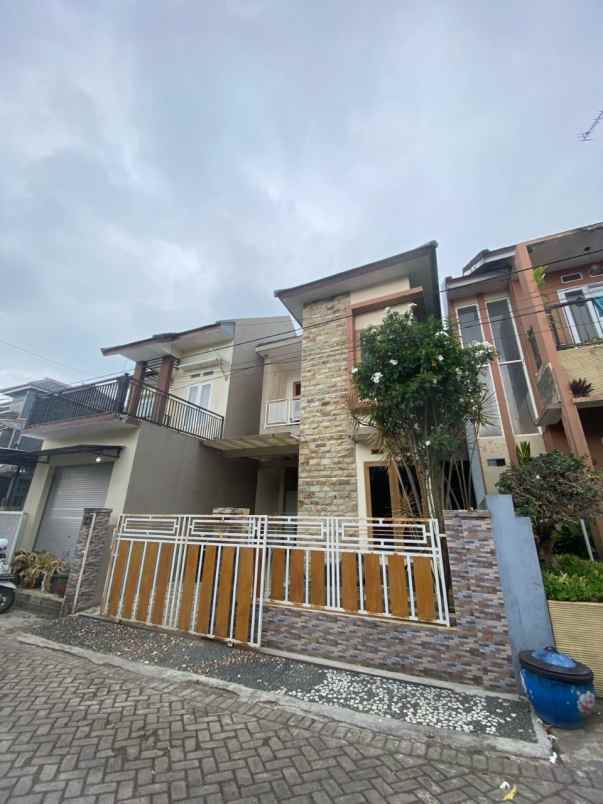 dijual rumah pesanggrahan kusuma