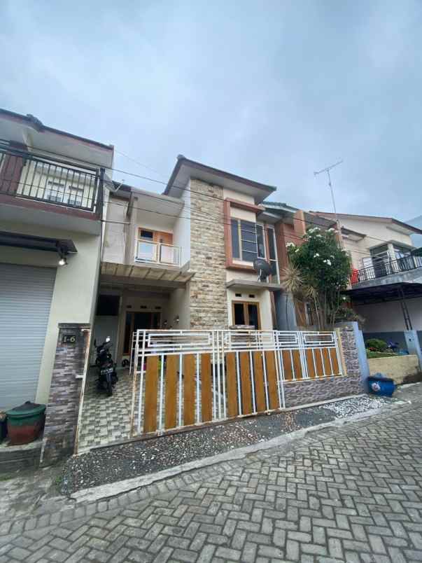 dijual rumah pesanggrahan kusuma