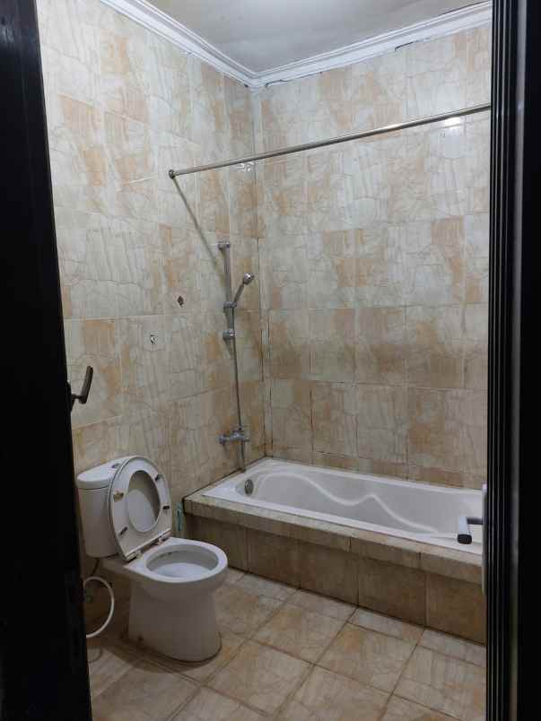 dijual rumah pesona khayangan depok