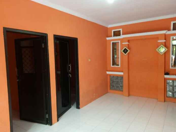 dijual rumah pojok di perumahan bumi mangli permai