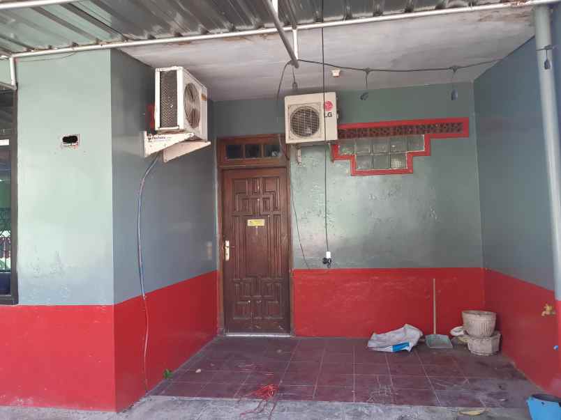 dijual rumah pojok di perumahan bumi mangli permai