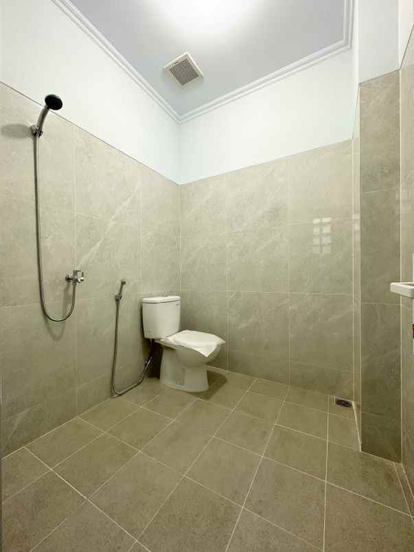 dijual rumah pondok bambu