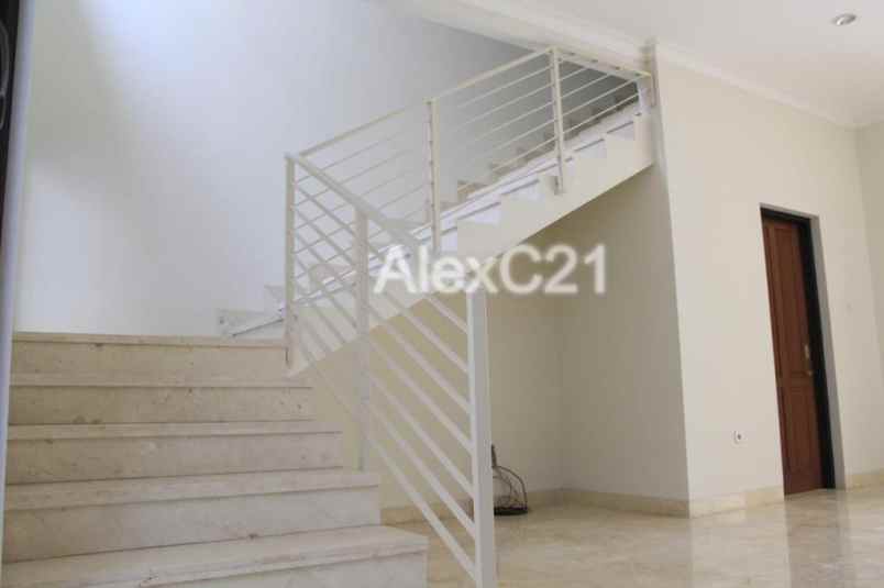 dijual rumah pondok indah