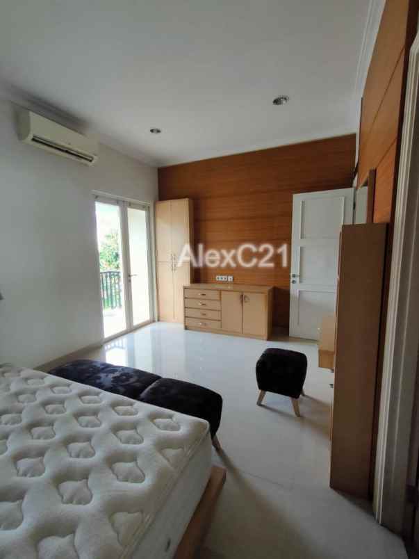 dijual rumah pondok indah