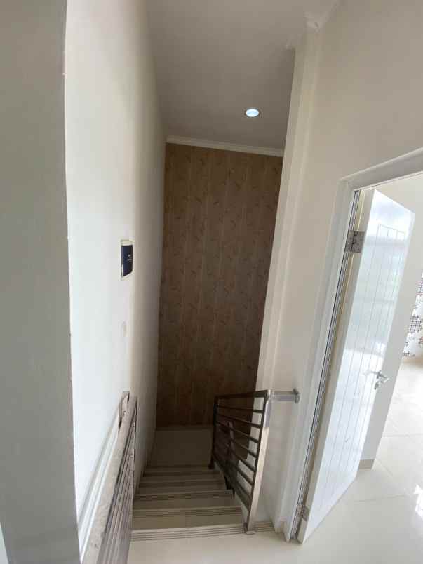 dijual rumah pondok kelapa