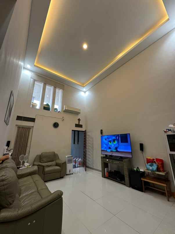 dijual rumah puri surya jaya