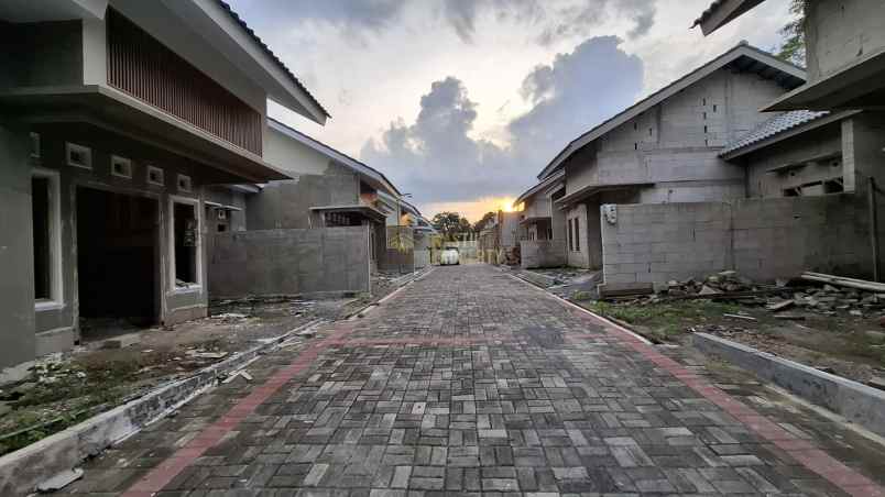 dijual rumah purwomartani kalasan