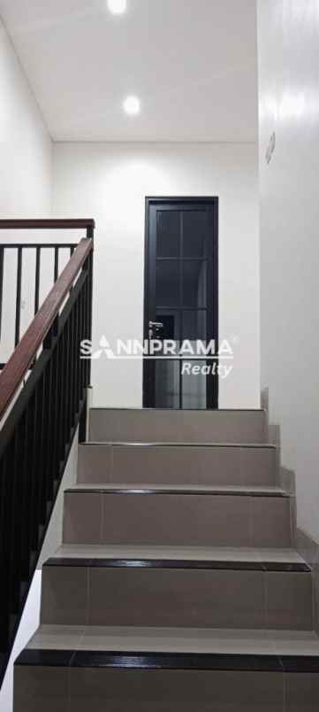 dijual rumah rangkapan jaya