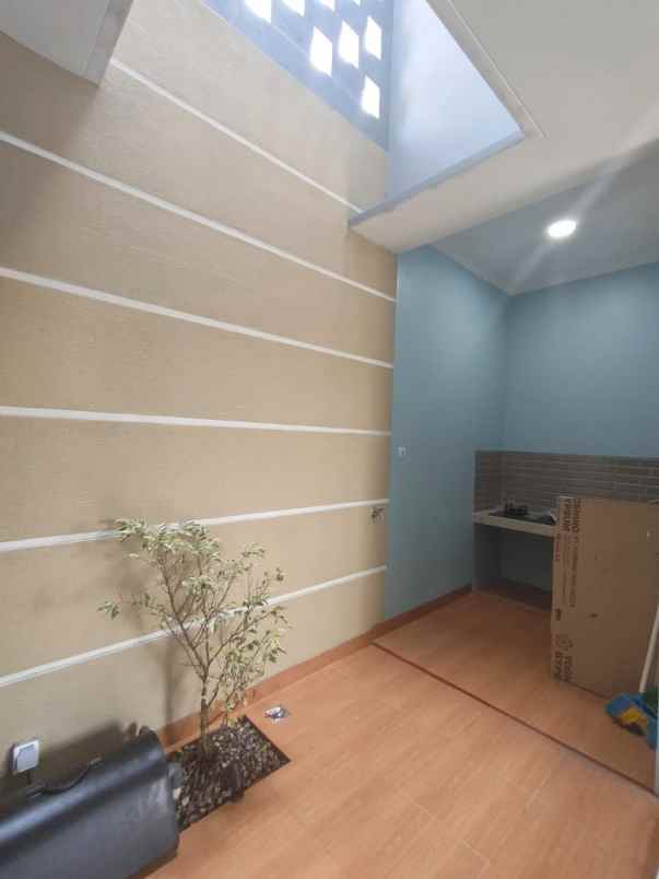 dijual rumah rangkapan jaya pancoran