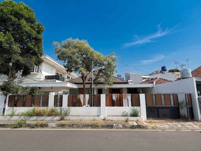dijual rumah rapi dan siap huni menteng jakarta pusat