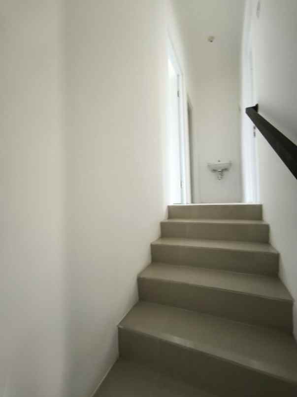 dijual rumah regency one pogot