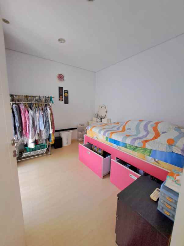 dijual rumah royal residence