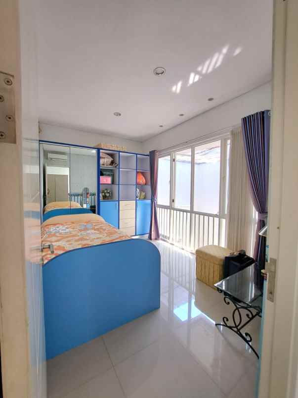 dijual rumah royal residence