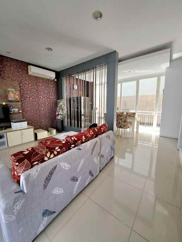 dijual rumah royal residence