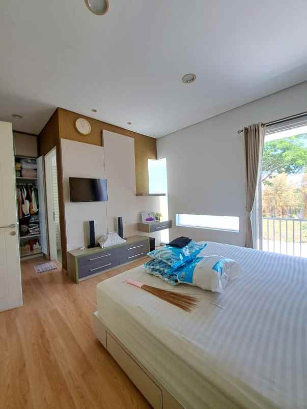 dijual rumah royal residence