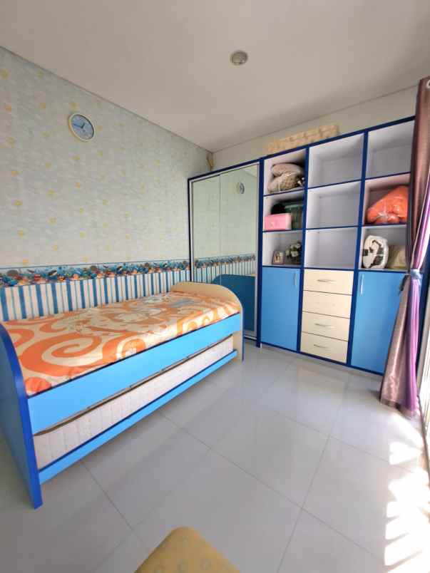 dijual rumah royal residence